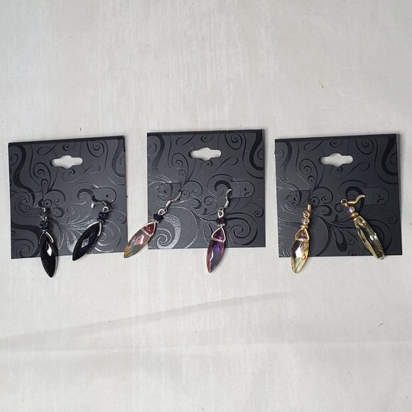 Inter-American set features three pairs of elegant dangle earrings - Picture 7 of 9